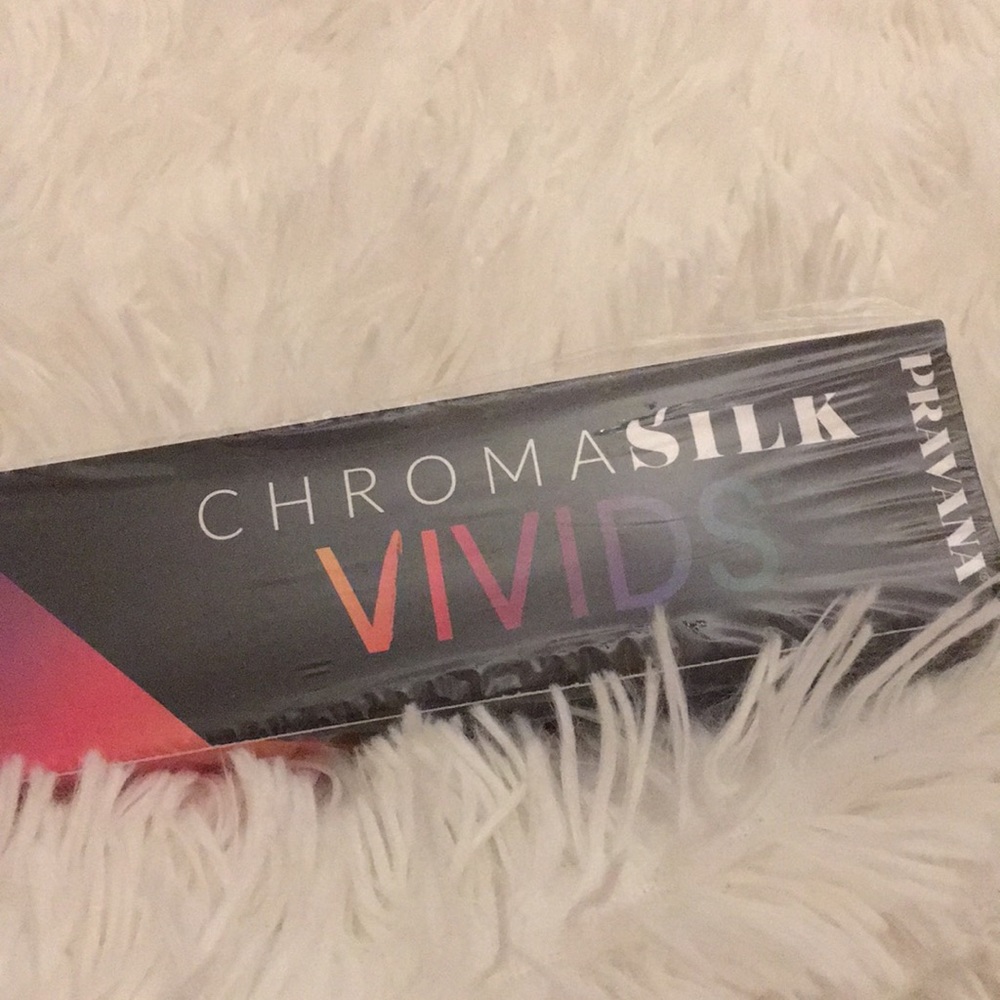 New Chromasilk Vivids silver hair color